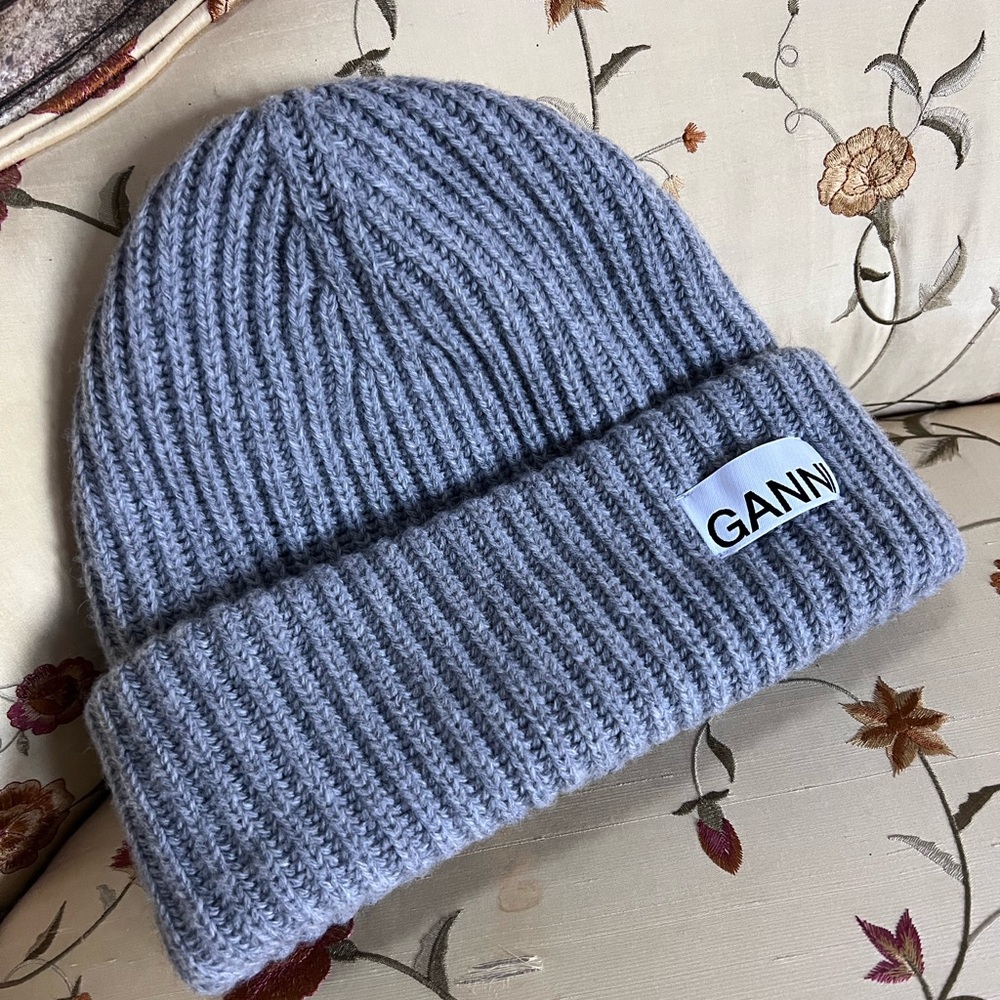 Ganni Heather Gray Ribbed Beanie NWT